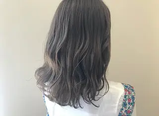 カラー ミヤワキ モモコのヘアスタイル