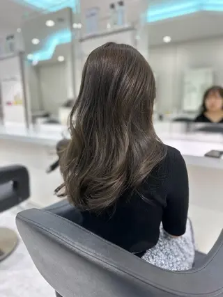 ロング カラー センターパート/毛 流れ/パーマ特化のヘアスタイル