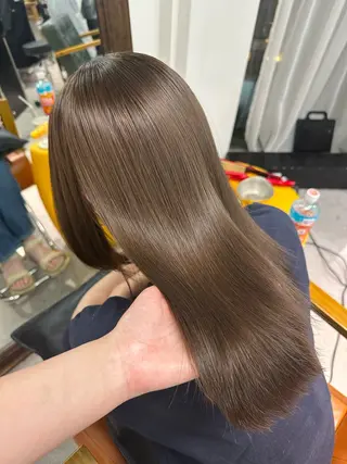 カラー slit kokoroのヘアスタイル