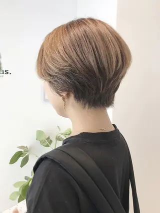 ショート 🎨艶感ニュアンス カラー🐬櫻井海星のヘアスタイル