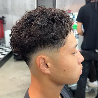 ショート パーマ ヘアアレンジ メンズ メンズ専門🥸 フェード特化 涼太のヘアスタイル