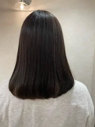 ミディアム 透明感オリーブ🫒/ ブリーチなしWカラーのヘアスタイル