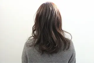 ミディアム セミロング カラー soins de MaLilyのヘアスタイル