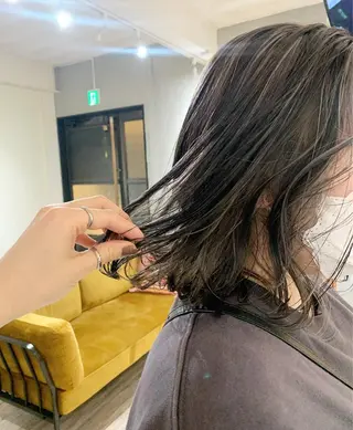 セミロング 本間 結衣のヘアスタイル