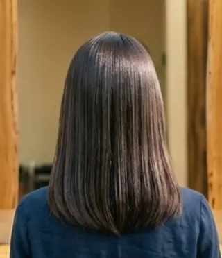 ミディアム komo. TAKAHIRO のヘアスタイル