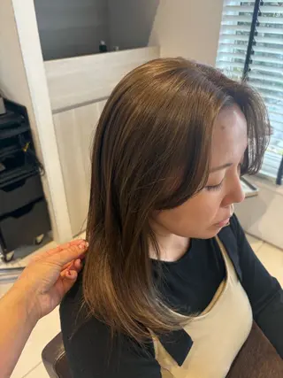 ミディアム カラー EARTH 柿崎日菜のヘアスタイル