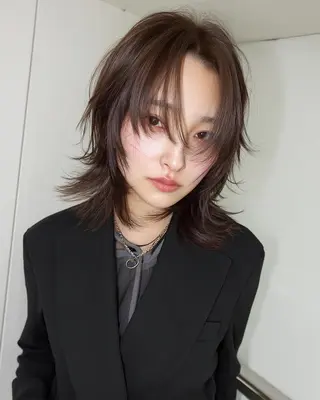 ミディアム ブリーチ×レイヤー Hiroto/表参道のヘアスタイル