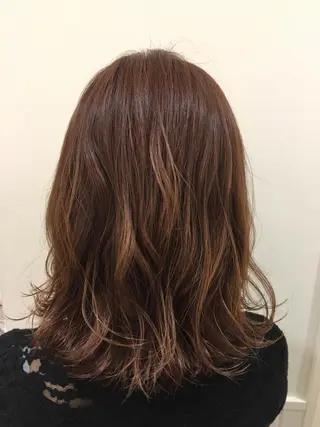 ミディアム カラー ぱつっとボブ/ 小野あかねのヘアスタイル