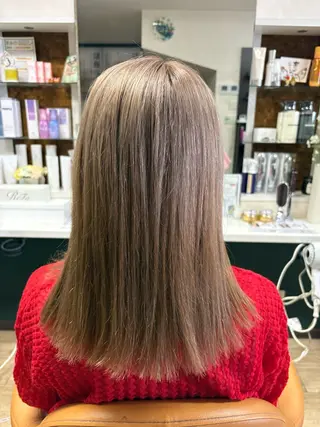 セミロング カラー 徳留 もも花のヘアスタイル