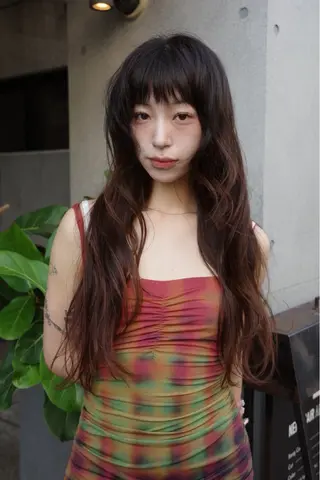 ロング NERO 伊藤 春紀のヘアスタイル