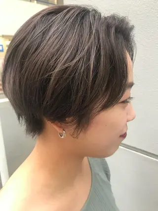ショート カラー ヘアアレンジ サナ🌱 切りっぱなしボブのヘアスタイル