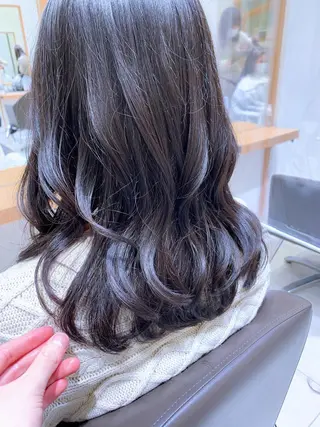 ミディアム ARMONY秋山輝也 コテ巻き風パーマ特化のヘアスタイル