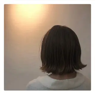 カラー 矢代 彩華のヘアスタイル