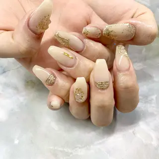 カラー ネイル アイブロウ new me"のネイルデザイン