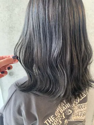 ミディアム カラー 梅本 有希のヘアスタイル