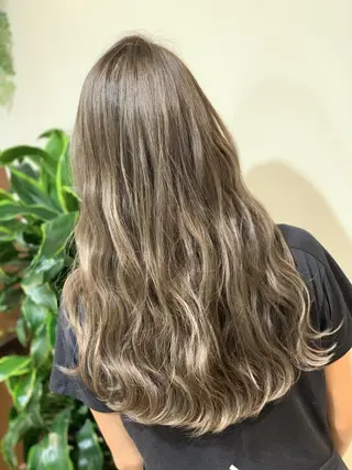 ロング カラー ハイトーン得意😍 Lumiereのヘアスタイル