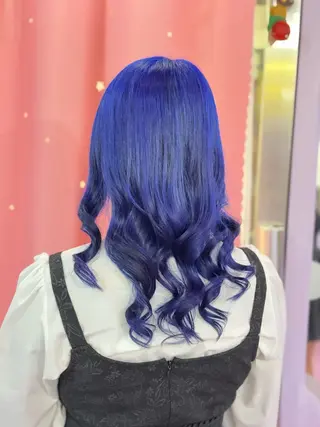 セミロング カラー TOY🐈‍⬛🎀 派手髪/地雷系のヘアスタイル