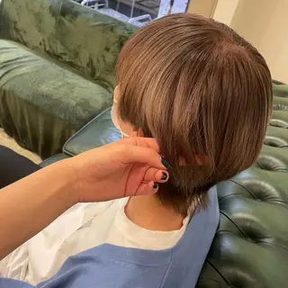ショート 山岸 朱里のヘアスタイル