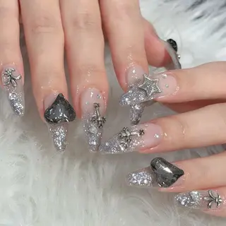 ネイル LAVISH momoneのネイルデザイン