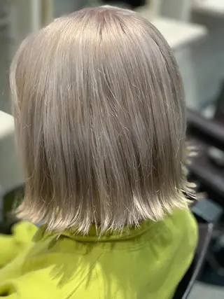 ショート カラー LUXBE LUCEのヘアスタイル