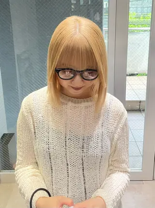 カラー ミルクティーベージュ ブリーチ🖤サヤカのヘアスタイル