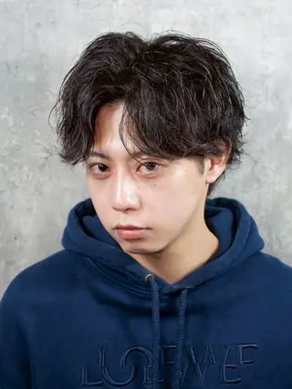 ミディアム 高崎 健司のヘアスタイル