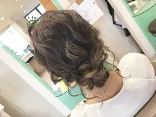 ミディアム 松田 みのりのヘアスタイル