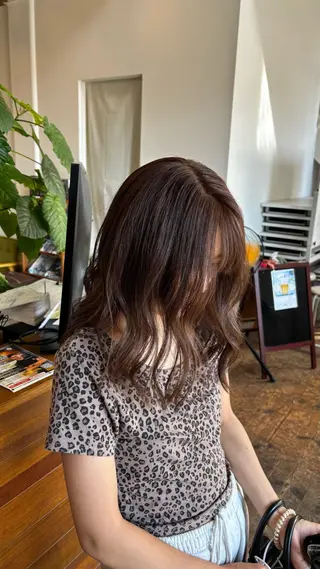 ミディアム 岸和田BRAS /赤み消しカラーのヘアスタイル