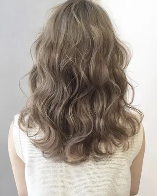 セミロング カラー ヘアアレンジ 【公式】amble luxe池袋東口🩷のヘアスタイル