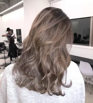 セミロング カラー ブリーチ 透明感HIDEのヘアスタイル