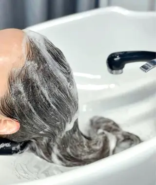 MOLLA 大井陽菜のヘアスタイル