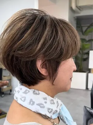 ショート 韓国風 白髪ぼかし NAOTOのヘアスタイル