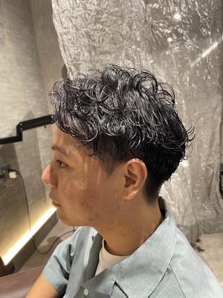 メンズ パーマ 真境名 拓哉のヘアスタイル