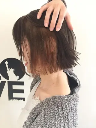 ショート カラー ✂️小顔カット✂️ 山本有紀のヘアスタイル