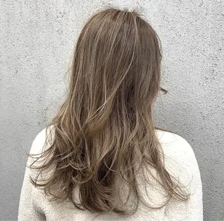 カラー 岡田 真綾のヘアスタイル