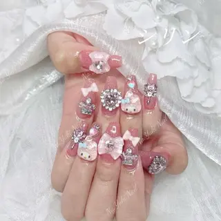 ネイル 🦋 Queenieのネイルデザイン