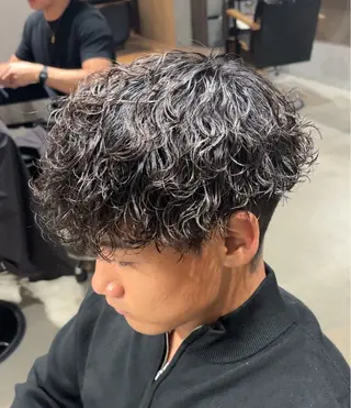 ショート パーマ メンズ 会社で浮かない ビジネスヘア/心斎橋のヘアスタイル
