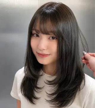 セミロング カラー レイヤーカット/地毛 風ストレート　みかのヘアスタイル