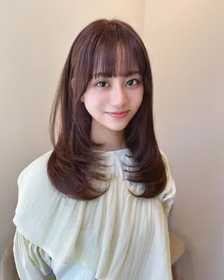 セミロング カラー Akane レイヤー/艶カラーのヘアスタイル