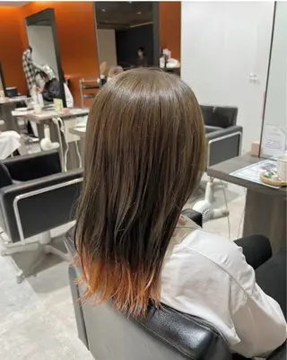 カラー 豊川 絢子のヘアスタイル