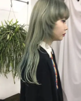 ロング qiie リタッチ 黒染め ワンカラーのヘアスタイル