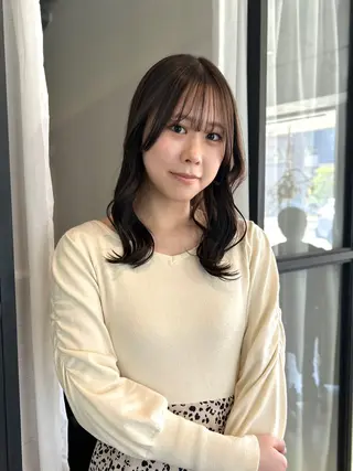 セミロング カラー ヘアアレンジ FERIA 池田 比嘉あゆ美のヘアスタイル