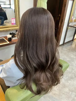 ロング カラー newi saLyu ネウィ サリューのヘアスタイル