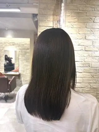 ミディアム 河上 麻衣/白髪ぼかしのヘアスタイル
