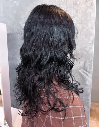 ロング パーマ 淀 小南津のヘアスタイル