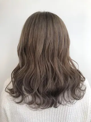 セミロング カラー 【透明感、艶髪】西村 有司のヘアスタイル