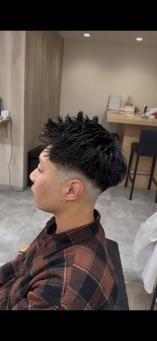 メンズ ツイスパ/フェード /辻諒哉のヘアスタイル