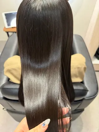 ロング NAVY 橋本心 縮毛矯正のヘアスタイル