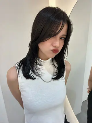 セミロング カラー ヘアアレンジ 透明感カラー🩵 レイヤーカットYUIのヘアスタイル