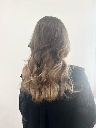 ロング カラー Maya🦋 ハイトーン特化のヘアスタイル